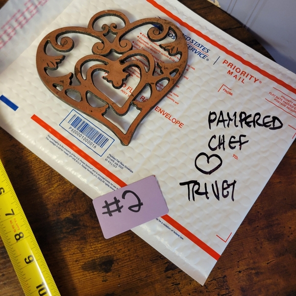 Pampered Chef Round up from the heart cast iron &copper trivet - Picture 7 of 9